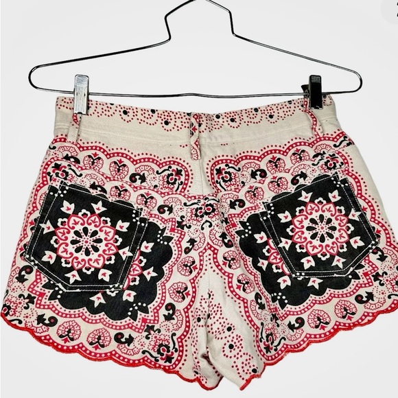 FARM Rio. Scalloped edge button up shorts! Used/like new condition. Size M. Boho - Picture 2 of 7